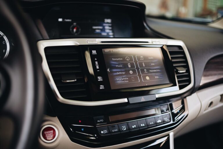 Tela do sistema de infotainment de carro moderno