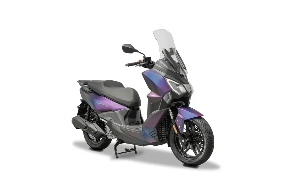 Scooter Dafra Joyride 300 com pintura em tom roxo, visto de três quartos
