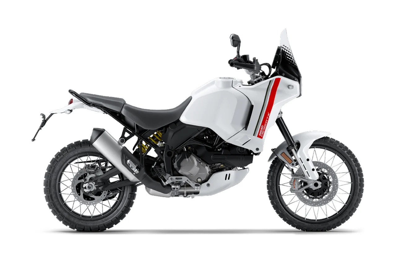 Ducati DesertX branca com detalhes vermelhos, big trail vista de lado