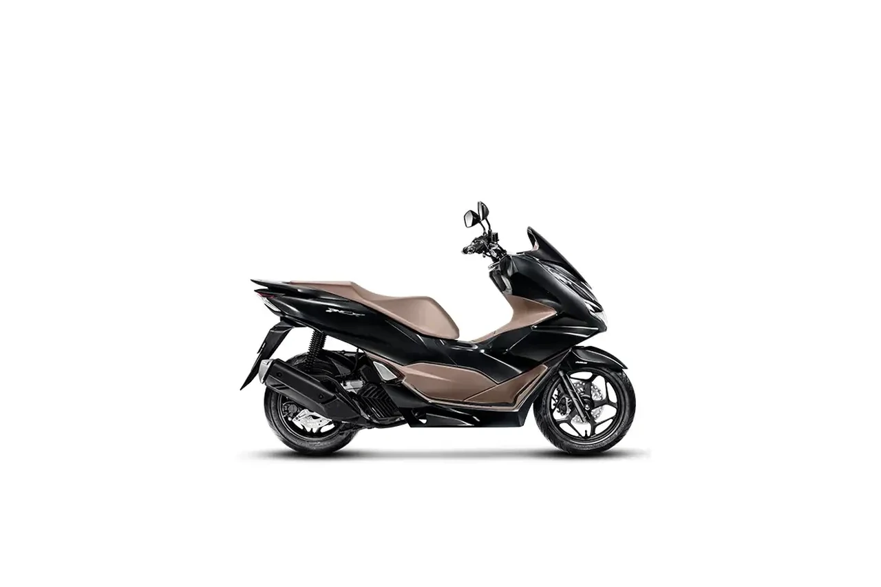 Honda PCX 160 preta com banco marrom, scooter vista de lado