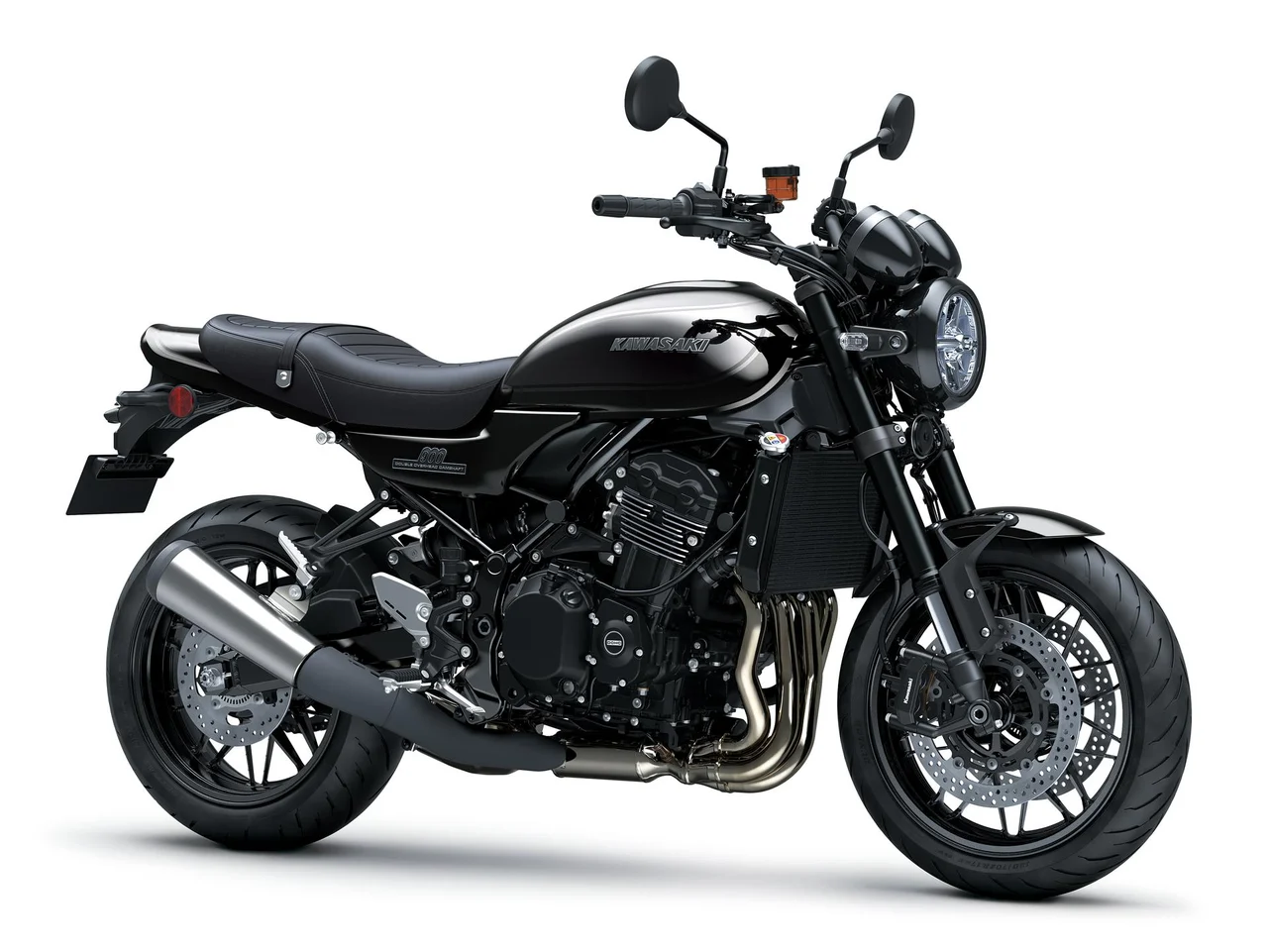 Kawasaki Z900RS preta, moto retrô vista em três quartos de frente