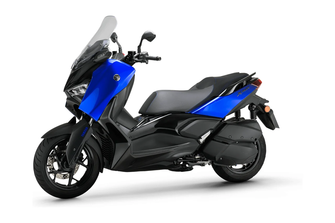 Yamaha XMAX 300 azul, scooter de grande porte vista em três quartos de frente
