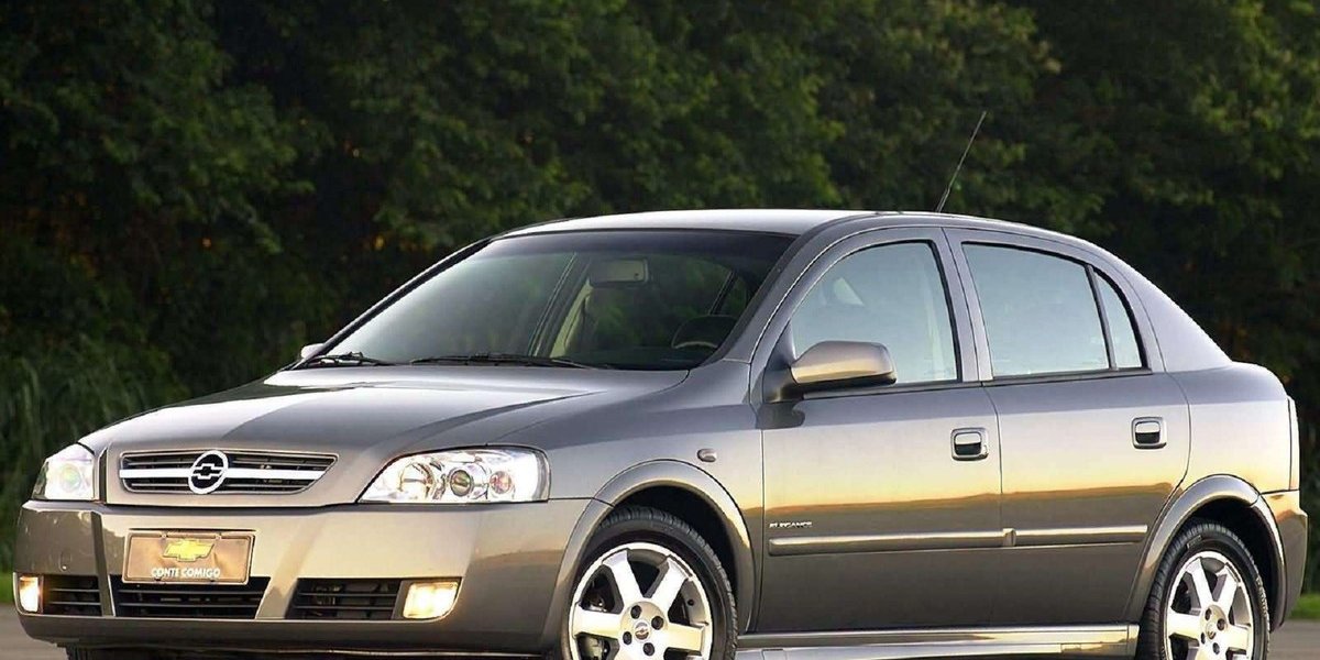Chevrolet Astra – vista 3/4 dianteira