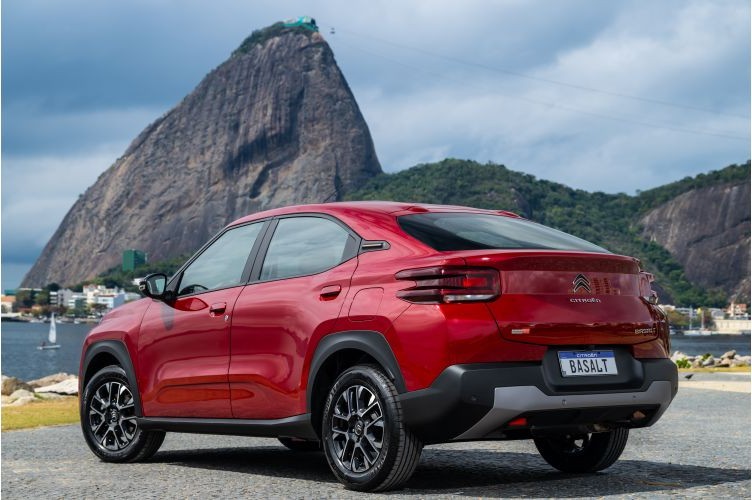 Citroën Basalt em foto oficial de divulgação