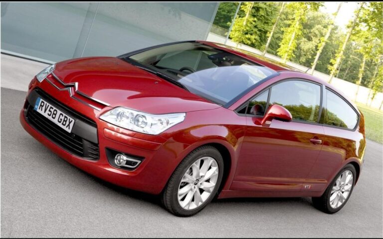 Citroën C4 de três portas, carroceria do C4 VTR vendido no Brasil, em foto oficial de divulgação