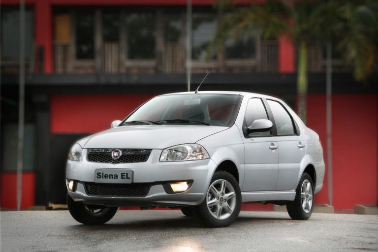 Fiat Siena em foto de divulgação