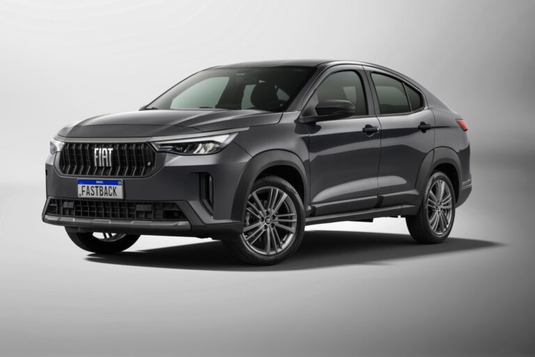 Fiat Fastback em foto oficial de divulgação