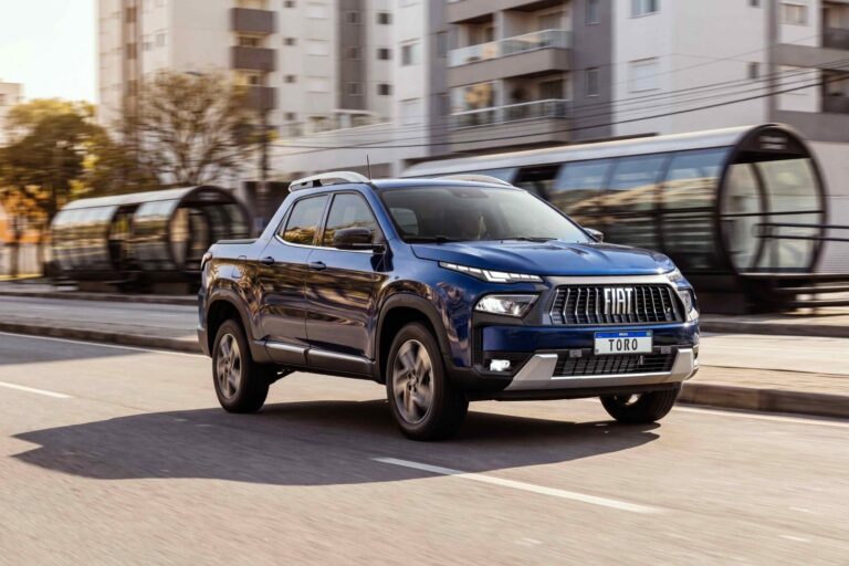 Fiat Toro em foto oficial de divulgação