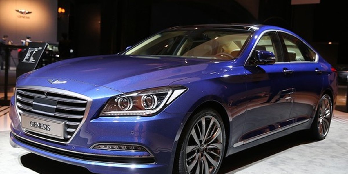 Hyundai Genesis – vista 3/4 dianteira