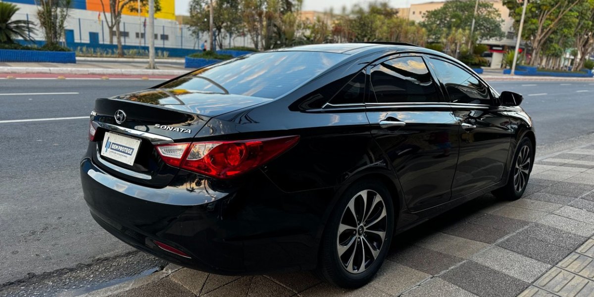 Hyundai Sonata – vista 3/4 dianteira